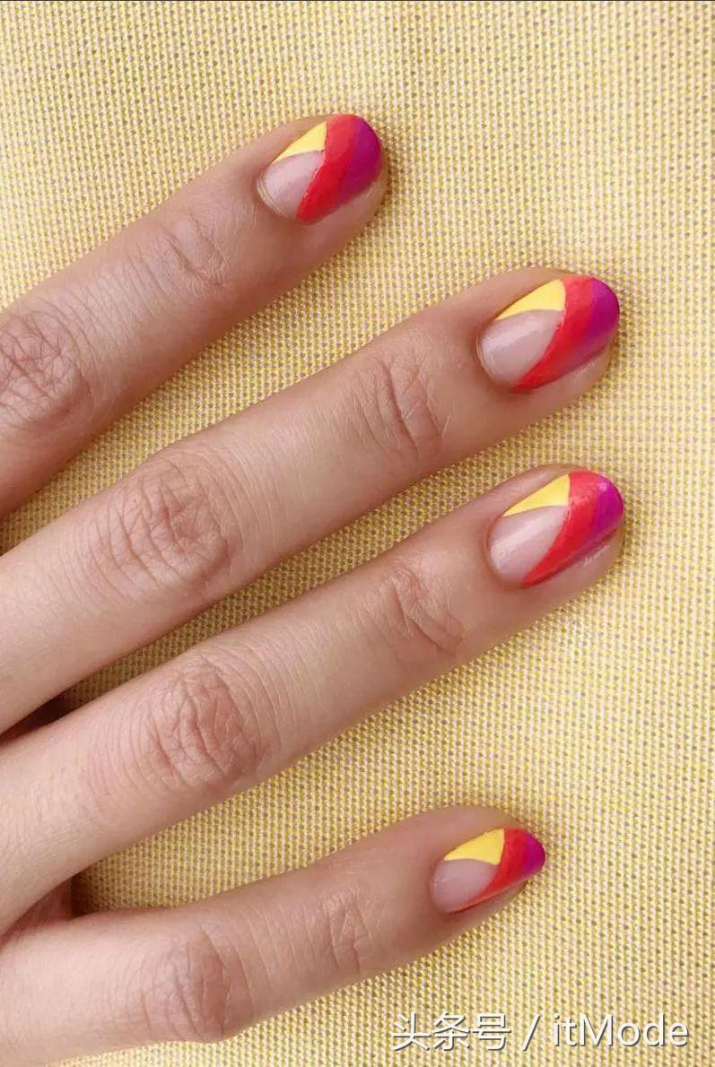 美甲夏天不要甲片推荐什么,短指甲手黑适合夏天的美甲