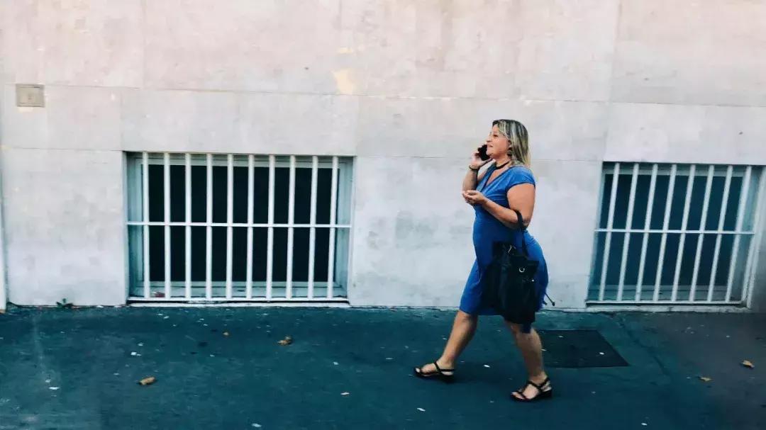 我坐着3万商务舱飞到欧洲开玛莎拉蒂，没想到美女这么多！