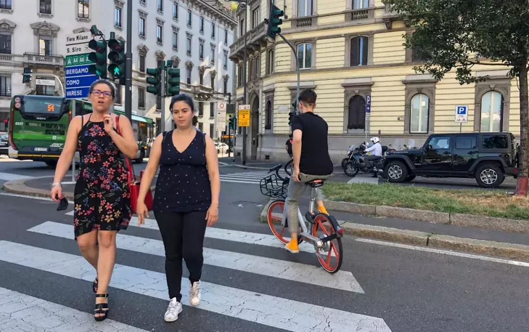 我坐着3万商务舱飞到欧洲开玛莎拉蒂，没想到美女这么多！