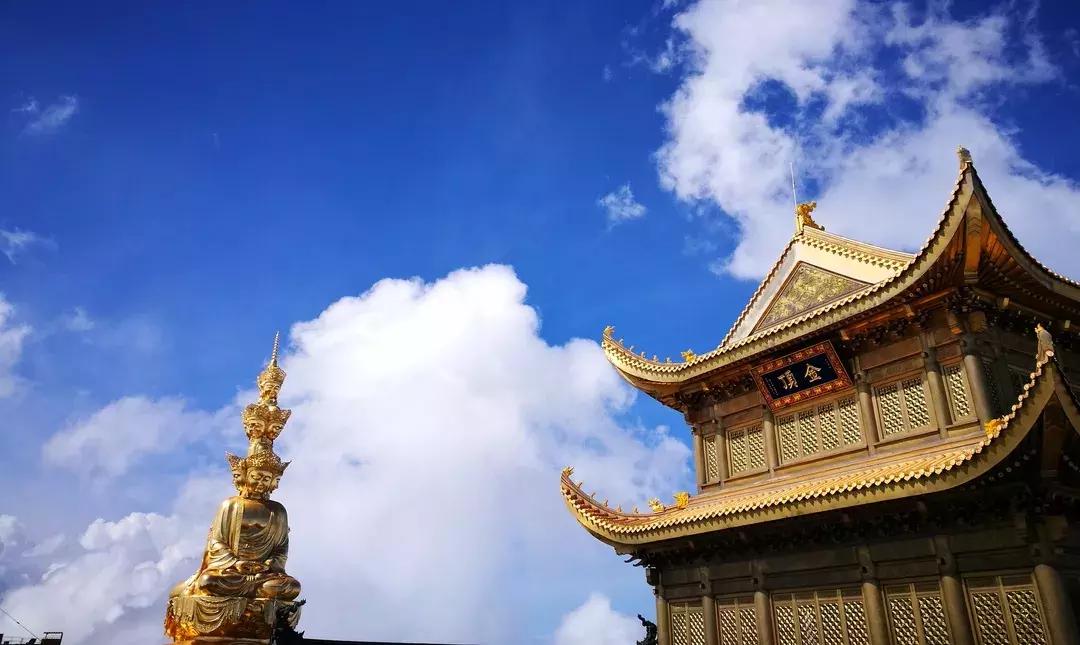 峨眉山吃住玩一体的地方,峨眉山徒步休息住宿