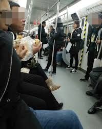 为什么地铁里面很臭,夏天的地铁