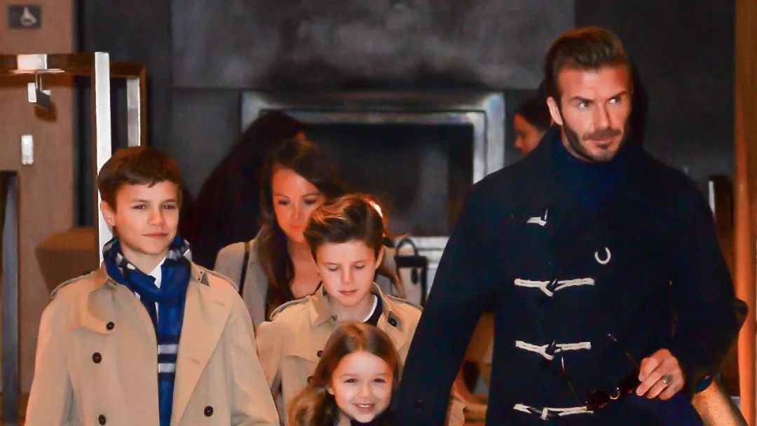 买14亿豪宅就为让小孩踢球，贝嫂家为什么没养出败家子？