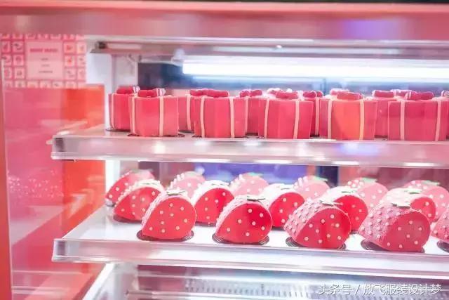 粉蓝色华伦天奴,粉色red华伦天奴