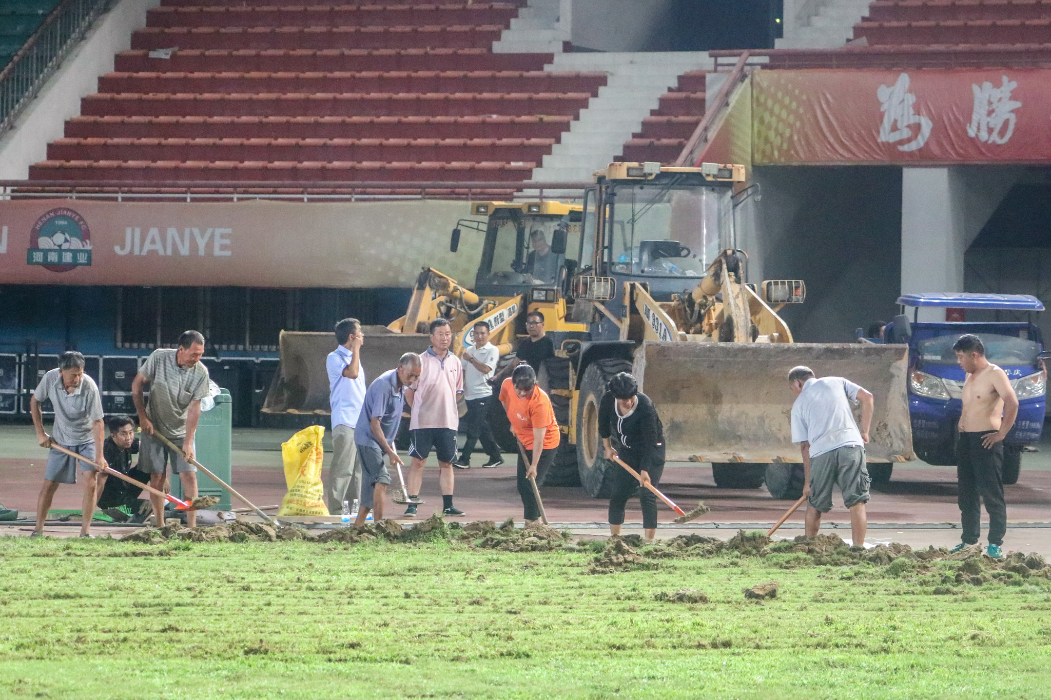 河南建业新草皮,航体专业足球场改造项目