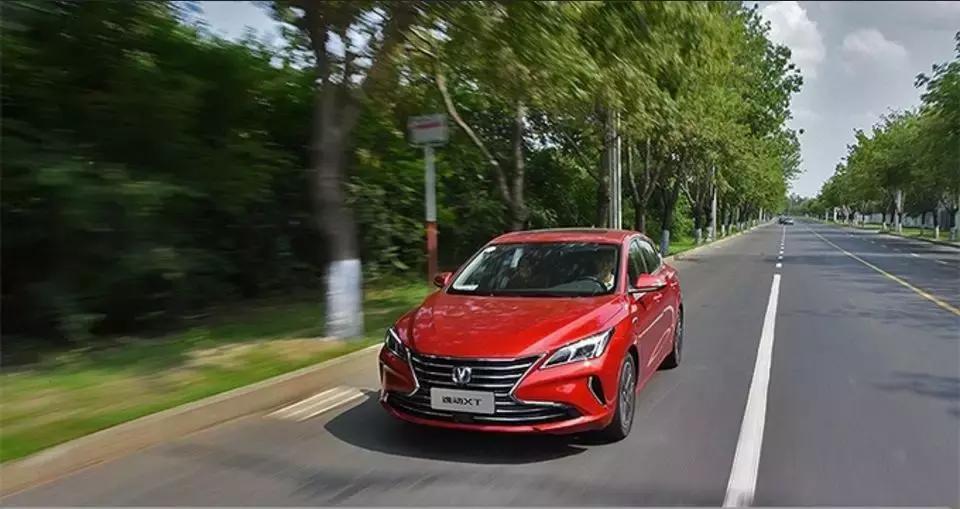 最美两厢车长安逸动xt,长安两厢车逸动xt该怎么选