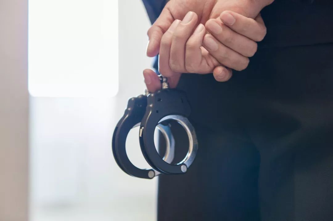 公诉案件证据不足事实不清怎么判,公诉证据不足怎么办