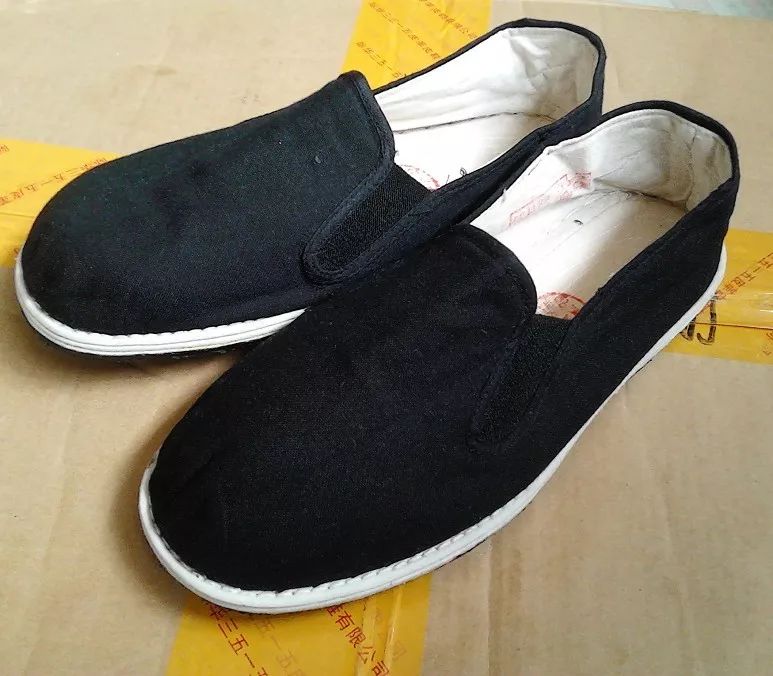 2万一个编织袋？4千一双塑料鞋？贫穷限制了我的审美……