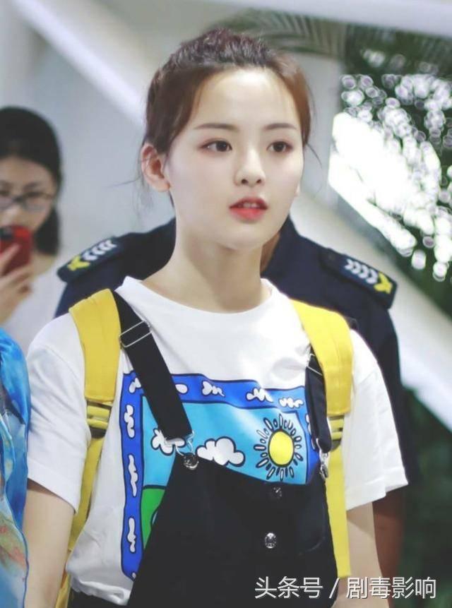 杨超越吐痰上热搜是什么梗,杨超越随地吐痰被网友吐槽