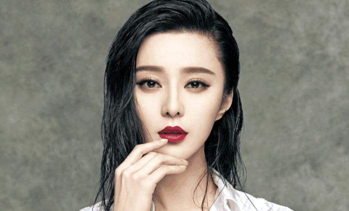 范冰冰机场现身,下半身槽点太多,这胯女人看了都要怀疑人生