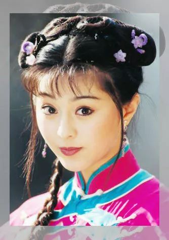 赵薇曾经凭借一部还珠格格而爆火,赵薇1998年和还珠格格的不解之缘