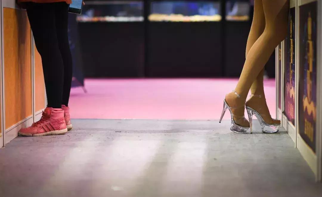 姑娘打工赚20万,70后大姐公开月入5000元副业