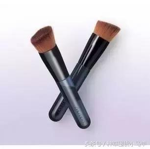 哪款粉底液粉扑最好上妆,粉底刷和气垫粉扑哪个上妆比较好