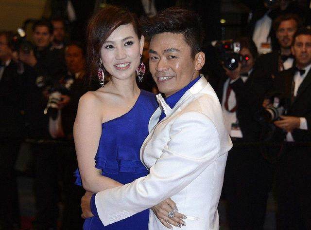 娶了娇妻的四位丑男星,长得丑还花心五位男星