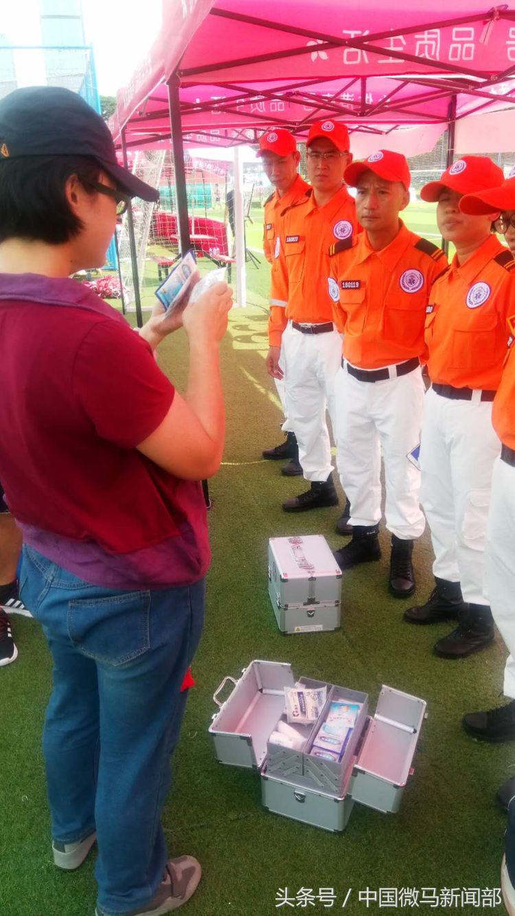 微马救护队为“联建杯”足球赛第七个比赛日全程守护