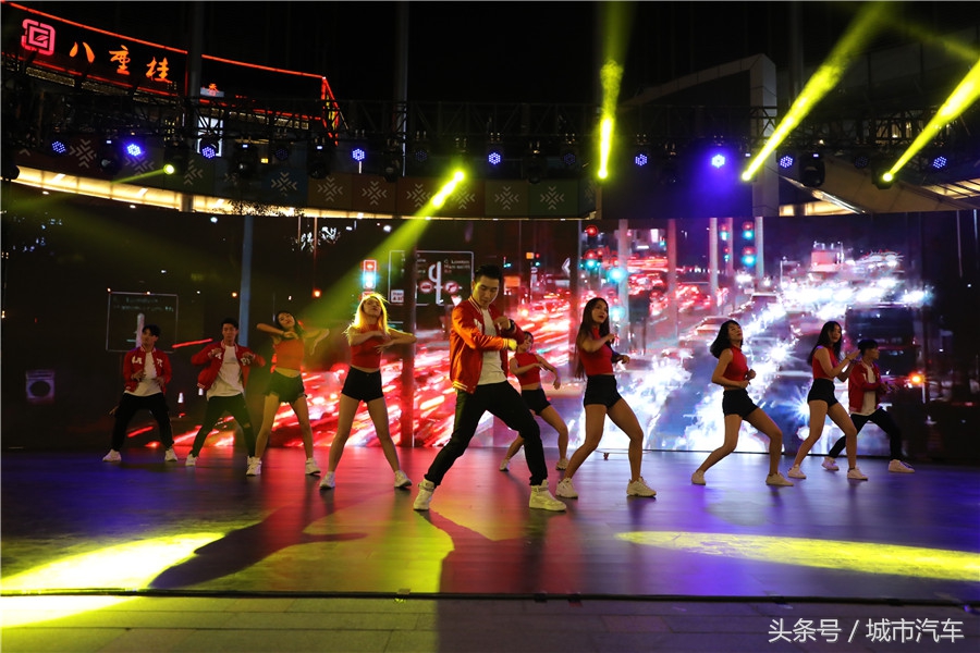 C-HR全国到店上市“潮流新物种”开启新玩法