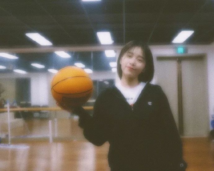 阚清子短发中分两股编发教程,阚清子同款短发发型适合什么脸型