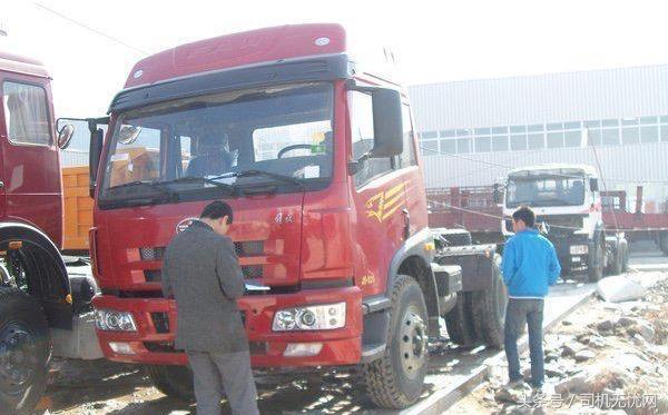 那一夜，差点被冻死在驾驶室，老司机讲述40年卡车生涯