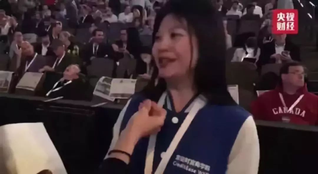 作为客户经理，她三次自费跟随宜信财富商学院海外游学