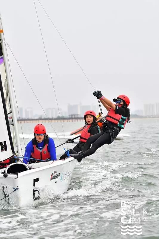 作为客户经理，她三次自费跟随宜信财富商学院海外游学