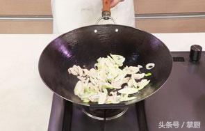 东北葱爆牛肉的正确做法,老东北美食葱爆肉片