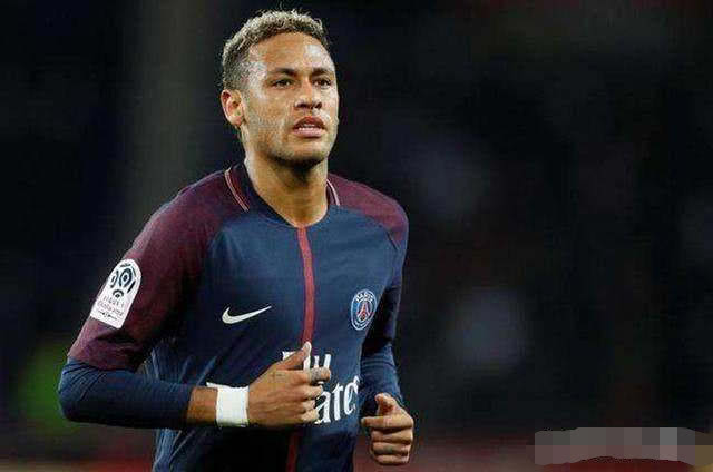 足坛十大神锋苏亚雷斯,现役十大中场苏亚雷斯