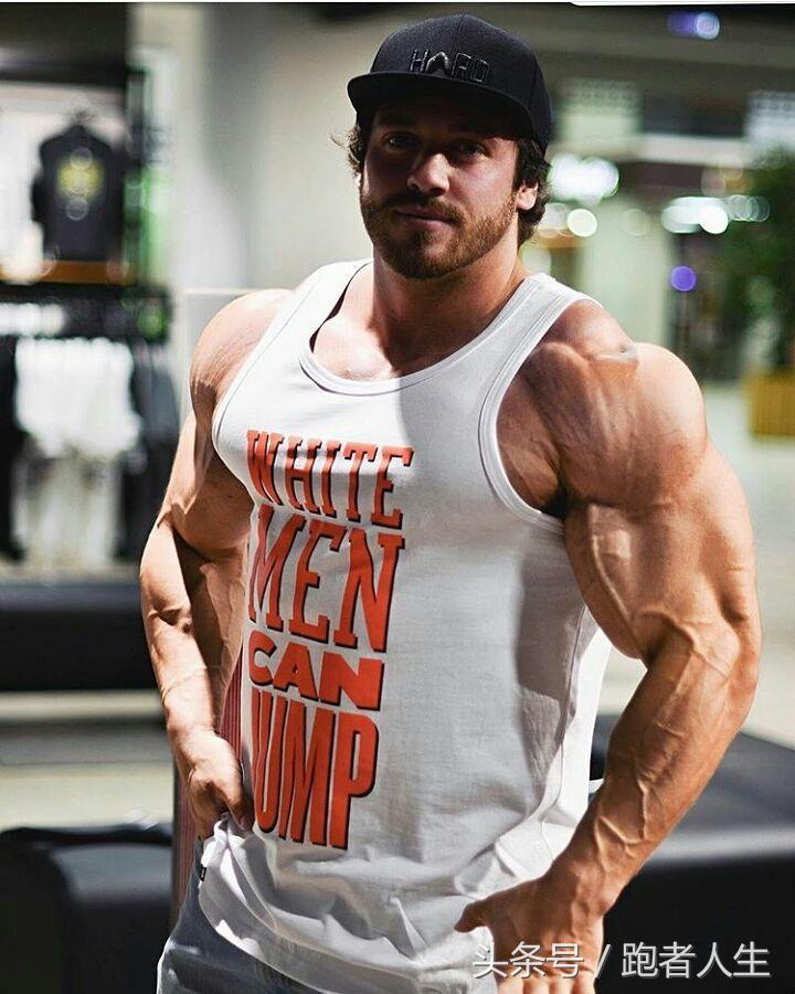 三角肌怎么练可以练到最大无器材,三角肌锻炼不到位