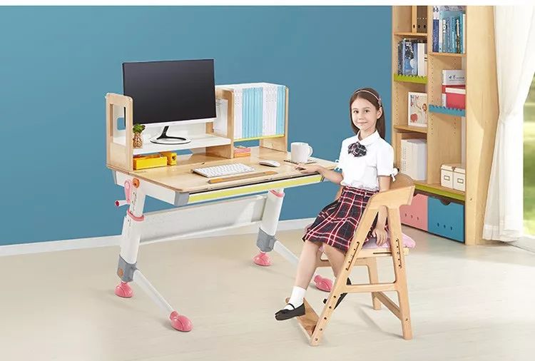 学习区必备|高品质高颜值,高性价比的2平米学习桌,搭配台灯、书包更实惠。