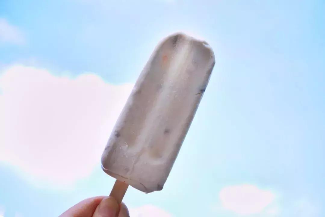 冰淇淋是冰的吃了没有热量 (冰淇淋没有热量因为它是冷的奶茶)