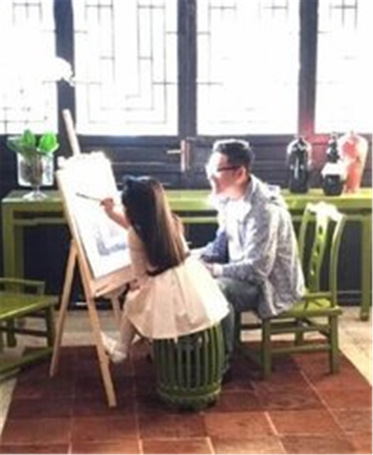 孙莉晒大女儿多多最新画作,多多妈手绘