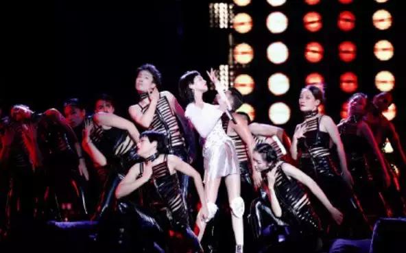 薛之谦在上海参加张学友演唱会,张学友薛之谦清唱