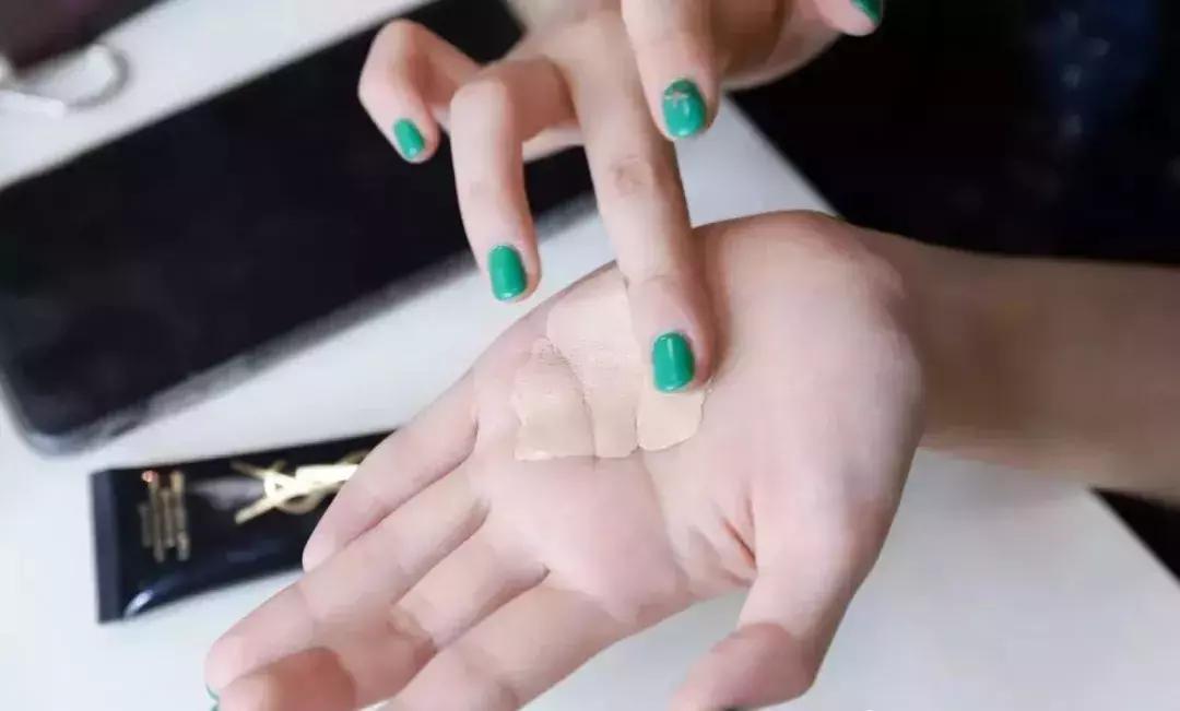 早起画个精致妆,5分钟快速出门日常妆