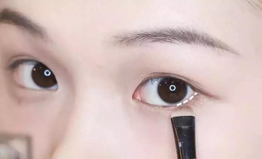 早起画个精致妆,5分钟快速出门日常妆