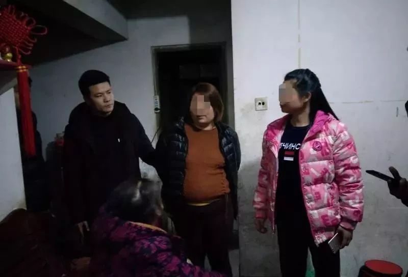 在微信朋友圈卖这个,上百人被抓获,大多是女性,金华警方破获大案