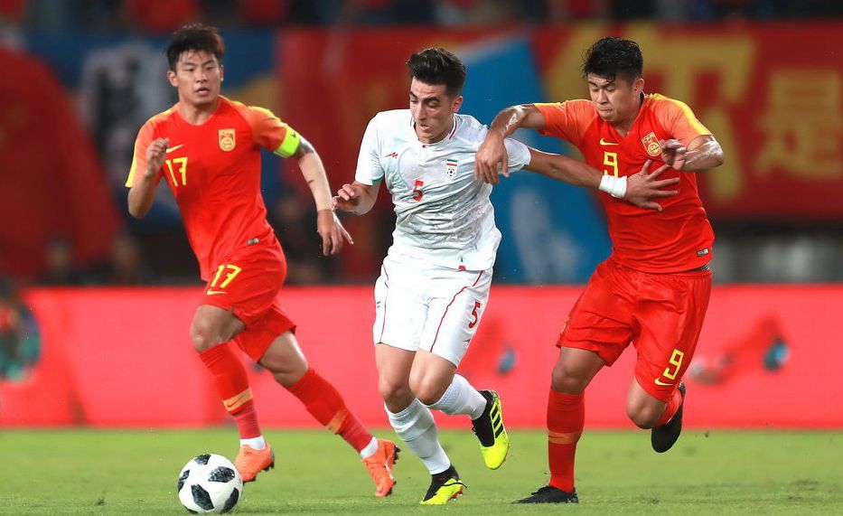 中国足球再现业余1幕:里皮眼中的郑智接班人停球竟5米远