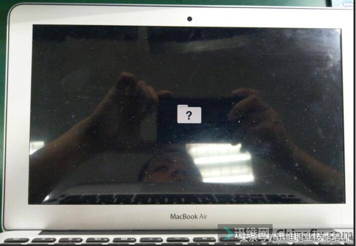 苹果笔记本开机出现问号怎么办,2010苹果笔记本开机出现一个问号