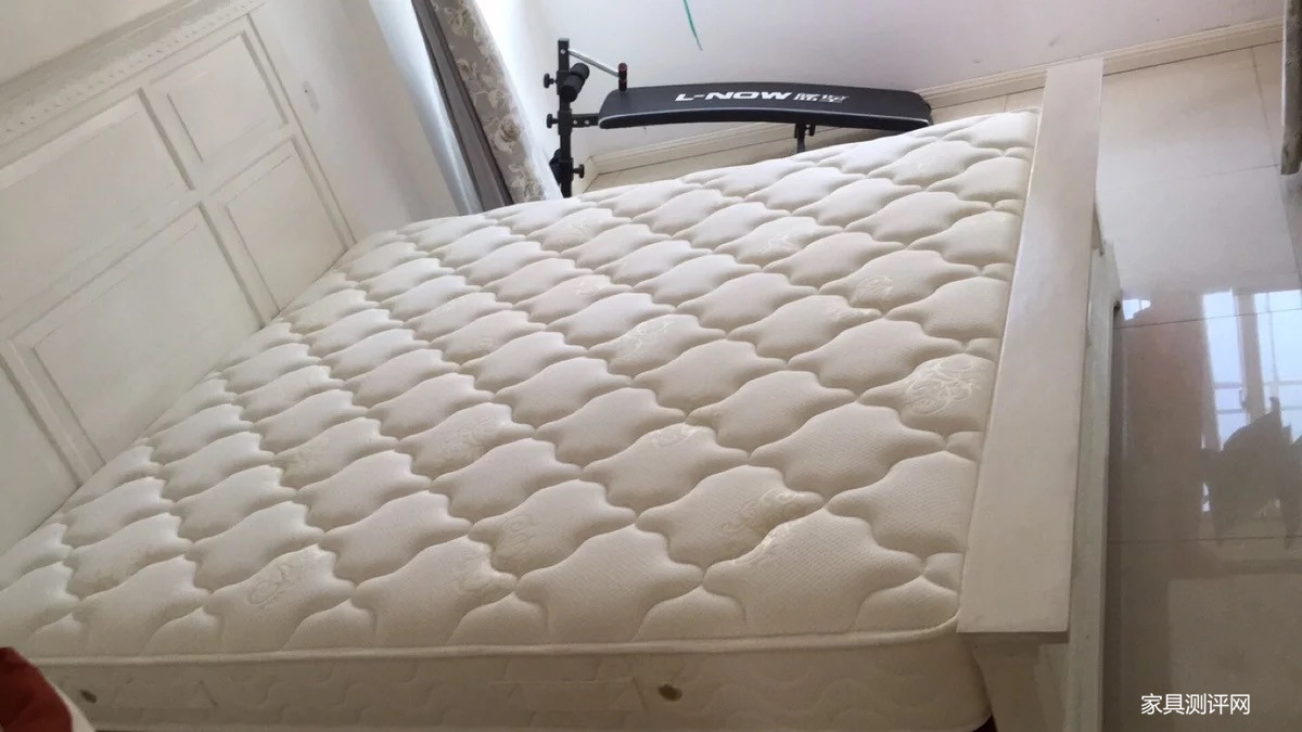 美剧里面超级软的枕头,美剧中他们的床垫为啥那么软