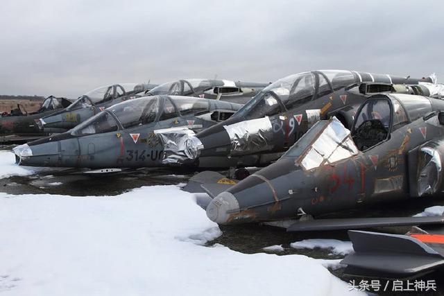 要来南海巡航？这个“刺头”终于扛不住压力，300架战机坐等生锈