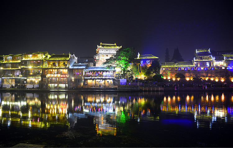 最美不是下雨天凤凰古城,最美不过下雨天