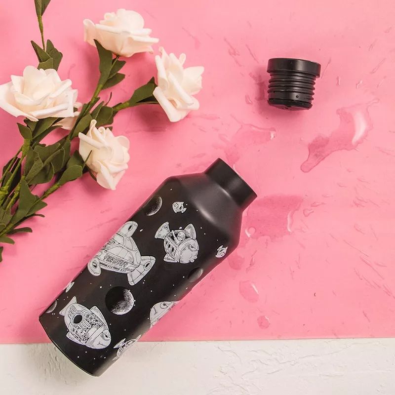 能装各种冷饮的保温杯,还是金球奖伴手礼