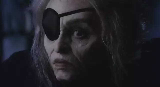 爱丽丝梦游仙境红皇后电影完整版,爱丽丝梦游仙境的电影总结