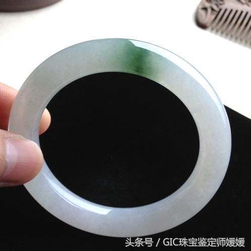 翡翠手镯真假辨别,如何挑选翡翠手镯飘蓝花