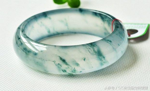 翡翠手镯真假辨别,如何挑选翡翠手镯飘蓝花