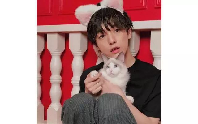 盘点那些可男可女的美妆博主,教女生化妆的男性美妆博主