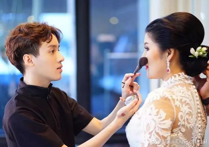 盘点那些可男可女的美妆博主,教女生化妆的男性美妆博主