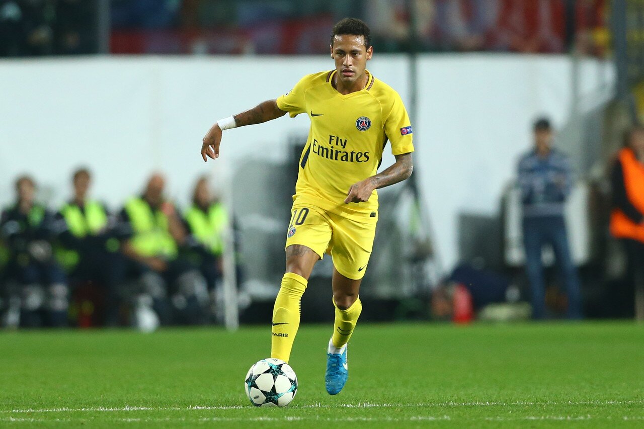 历史最伟大的足球球员是哪一位,足球队最重要的位置是哪一个