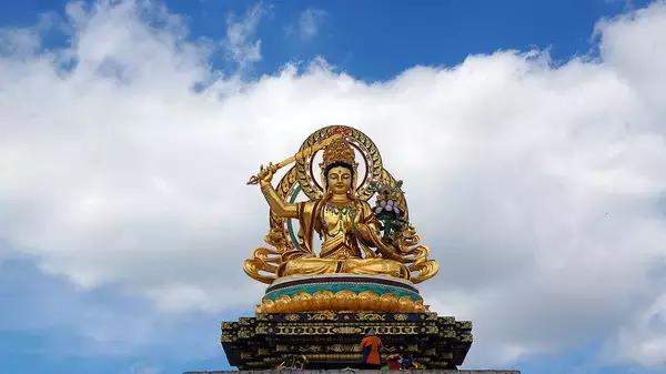 五月份的五台山风景,五台山五祖庙