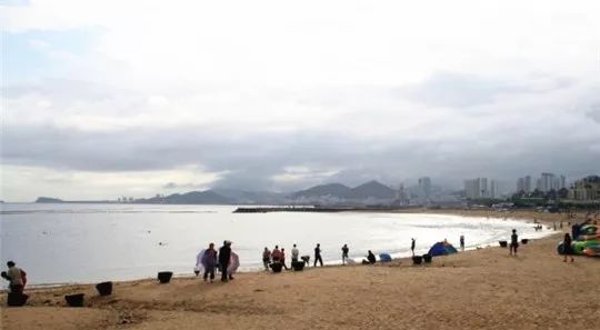 踏浪看海享受阳光沙滩海浪,玩遍海边