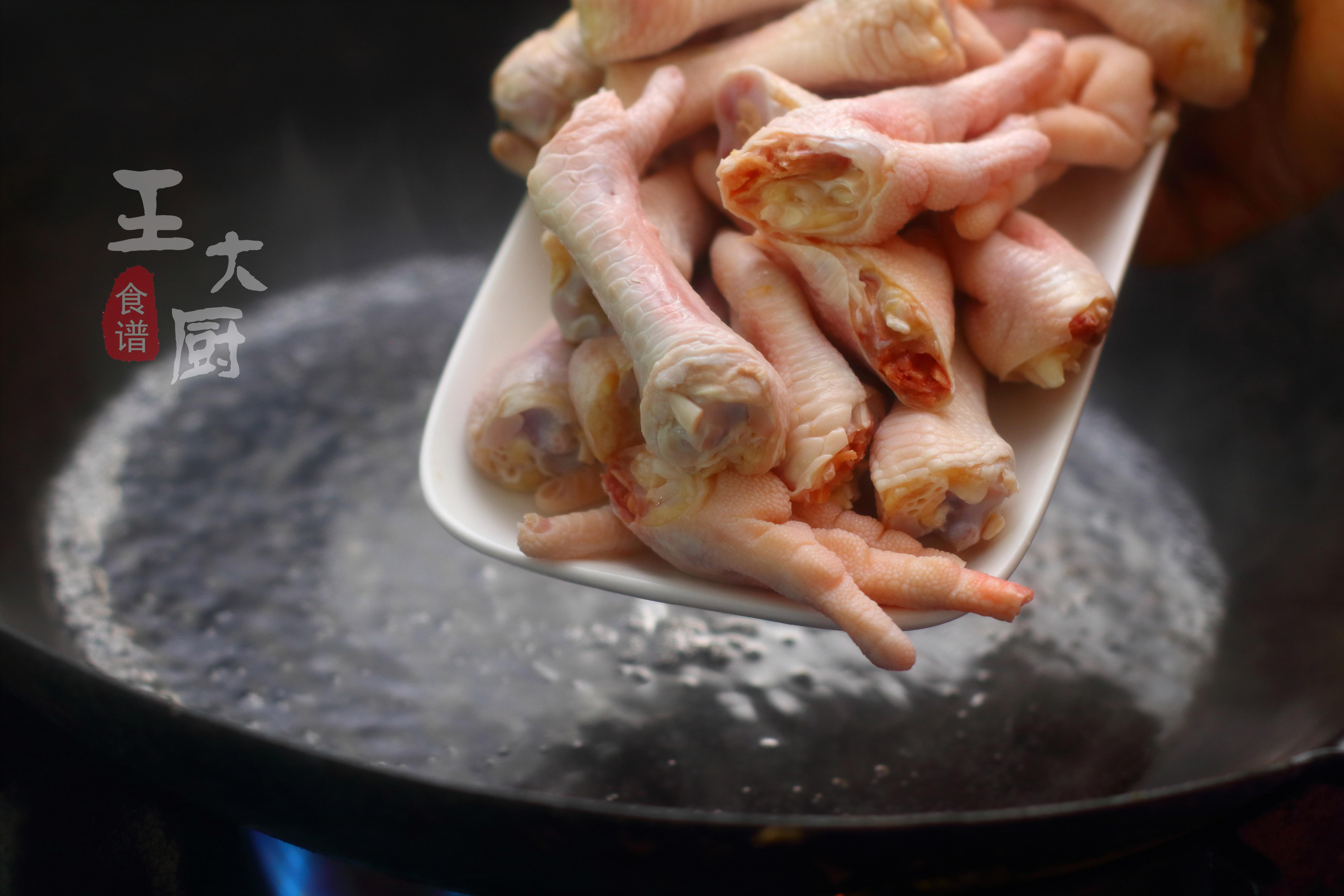 香辣虎皮鸡爪油炸卤鸡爪网红,香辣卤鸡爪的简单做法