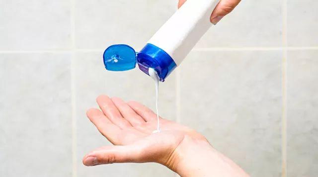 冷水洗头对脑梗有好处吗,脑梗可以用冷水洗头有危害吗