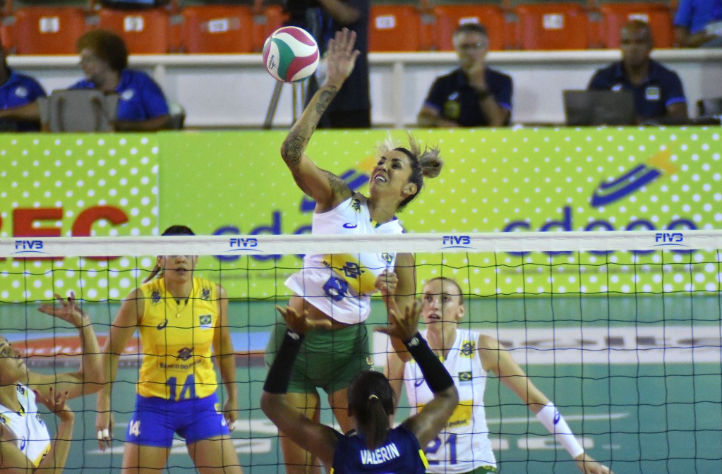 中国女排大胜巴西6名神兵已天降,女排里约决赛朱婷对阵巴西